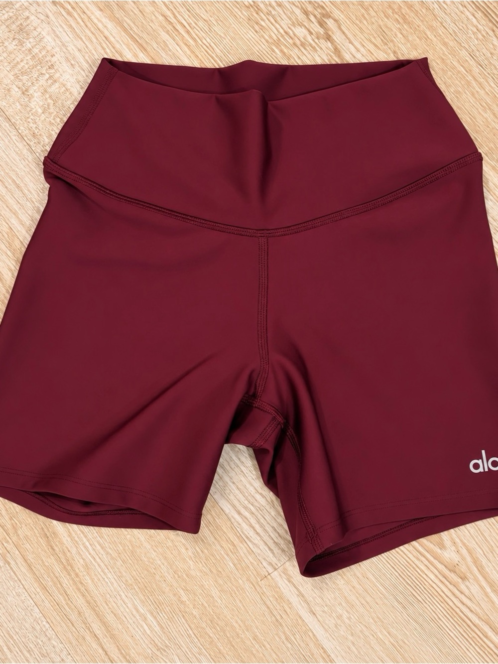 Alo Yoga 3” High-Waist Shorts – Burgundy – Size Small